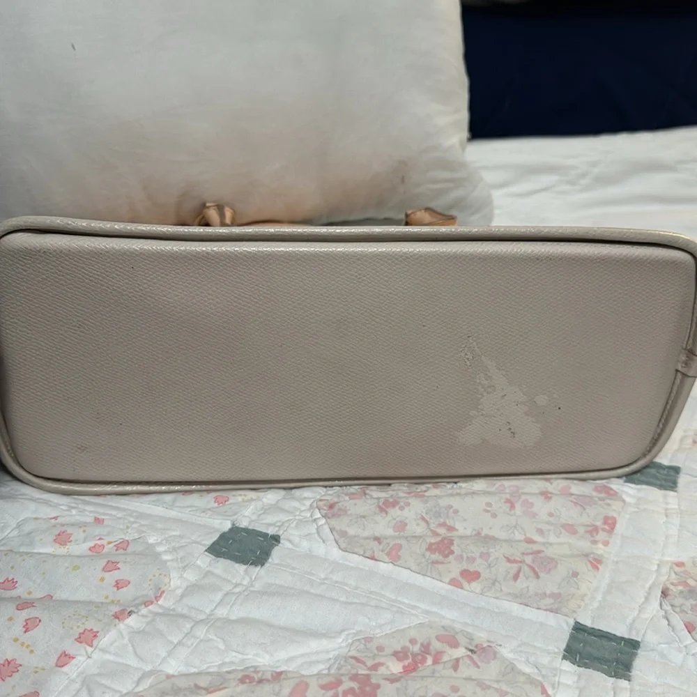 Coach - Picture 3 of 4